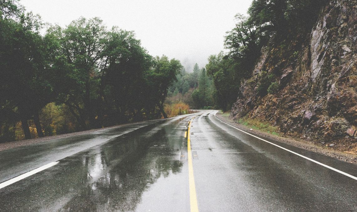 Aquaplaning ¿Qué es y cómo evitarlo?